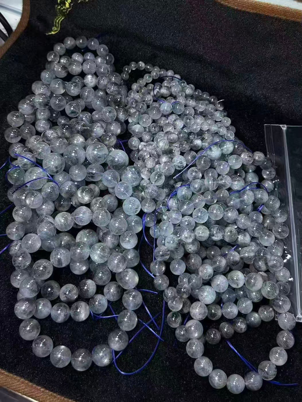 2d8a8d95cc3b5d4eab9e7e6457caeef3 Natural Aquamarine (High-Grade with Black Sparkle Inclusions) - 图片 1